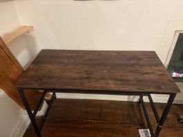 Bürotisch aus Holz, Schreibtisch