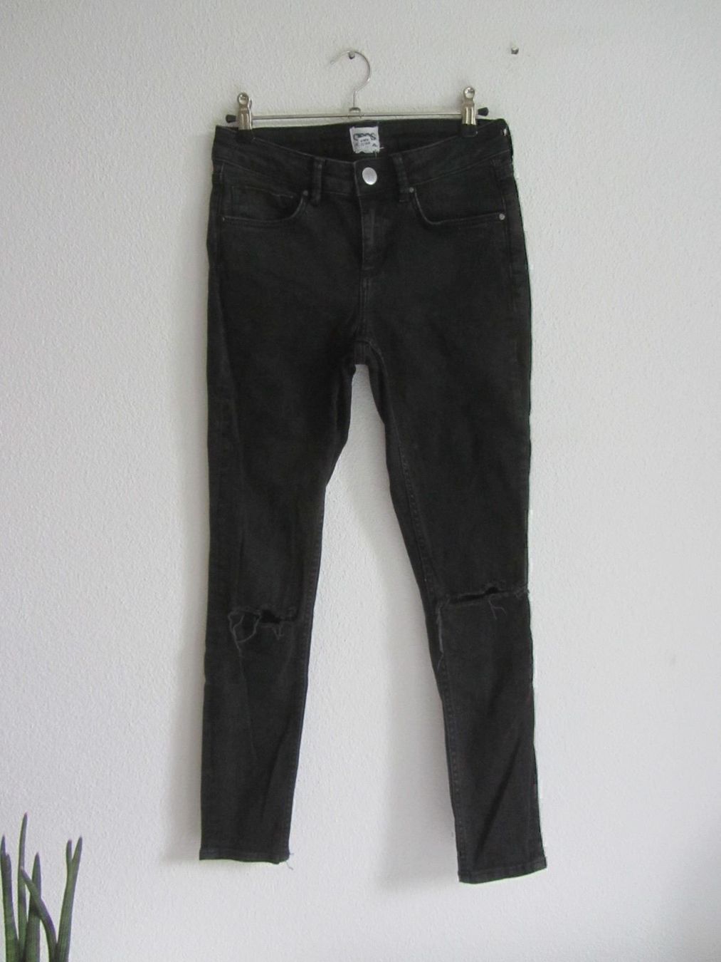 Asos Jeans: ASOS - Destroyed Jeans schwarz W28 L30 – Gebraucht aus Zürich von Diazaio