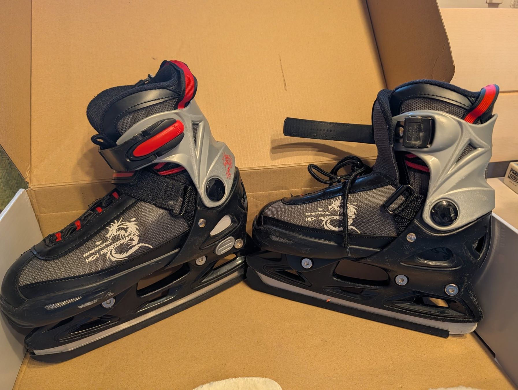 Pattini da ghiaccio: Schlittschuhe Grösse 33-36 – Usato da Horgen venduto da snowflakekite 1