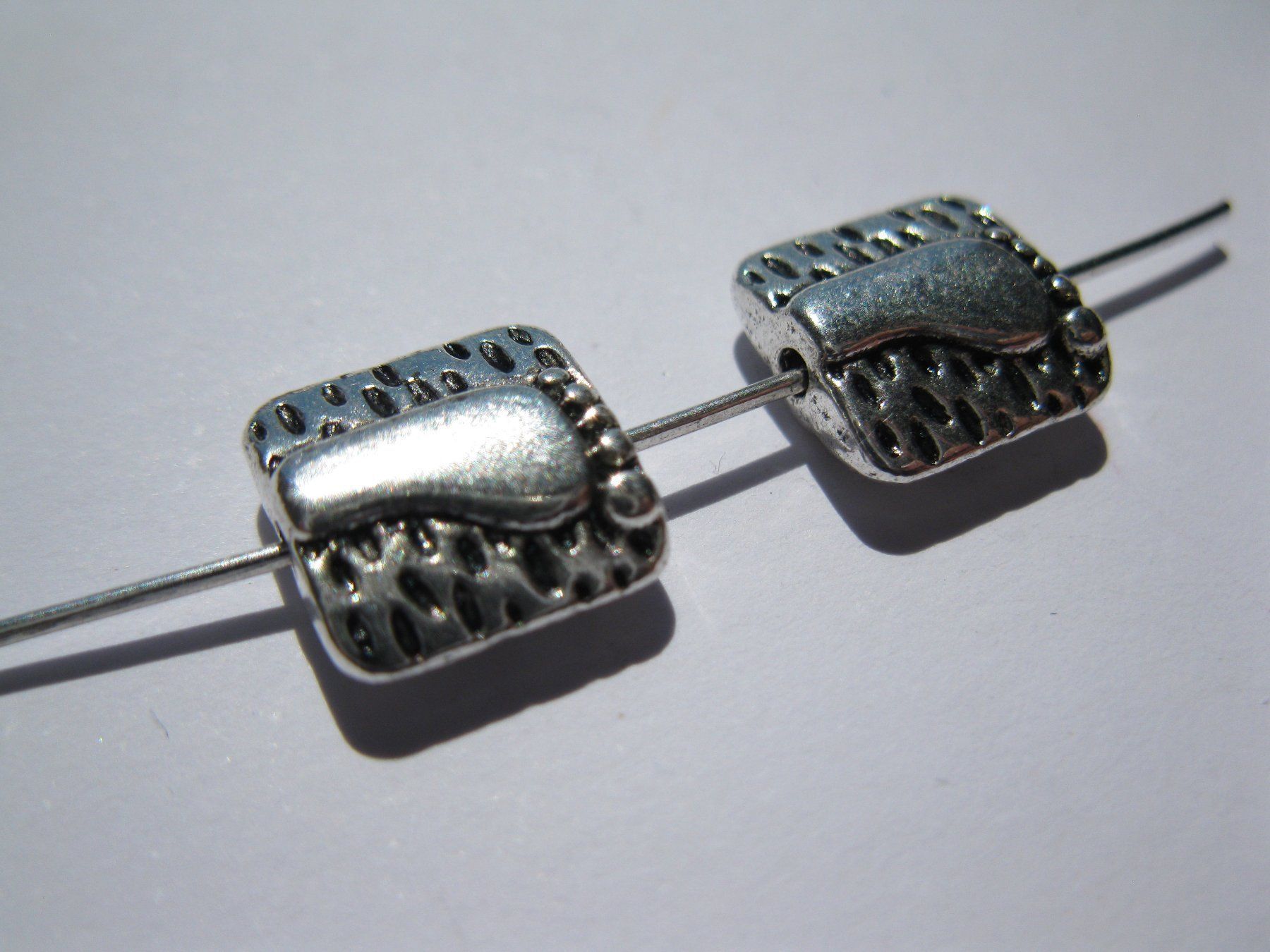 Perlen (unechte): 5 Metallperlen Fuss, 10mm – Neu und originalverpackt aus St. Margarethen TG von LuanaKa