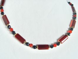 Collier Karneol / Onyx  mit vergoldeten Akzenten