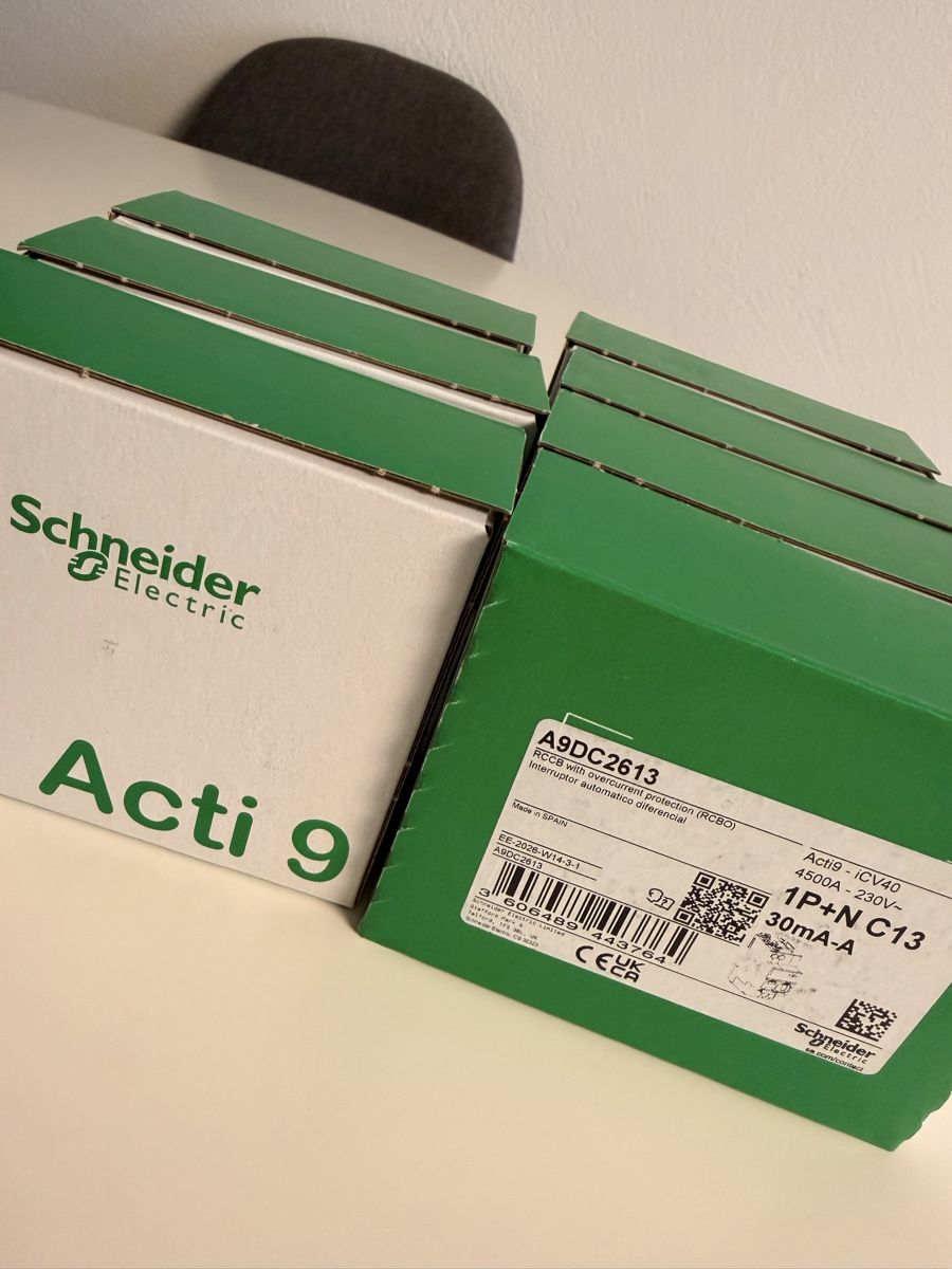 Schneider Composants électroniques: Schneider FI LS C13 Neu OVP 7x – Neuf avec emballage d'origine à Lachen SZ par Cars54 1