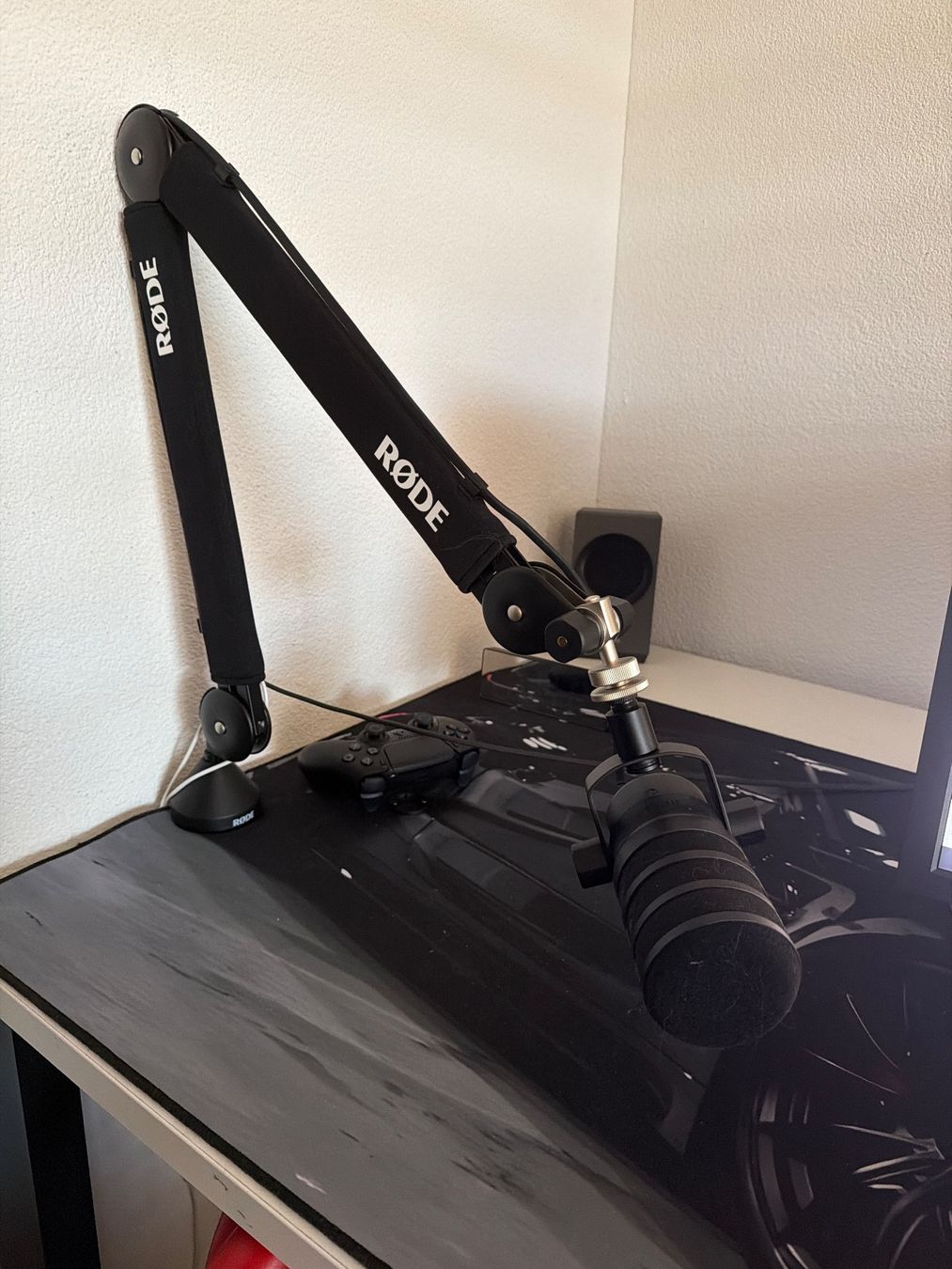 Røde Mikrofone: Rode PodMic USB + Rode Mikrofonarm – Gebraucht aus Hitzkirch von Milosz224