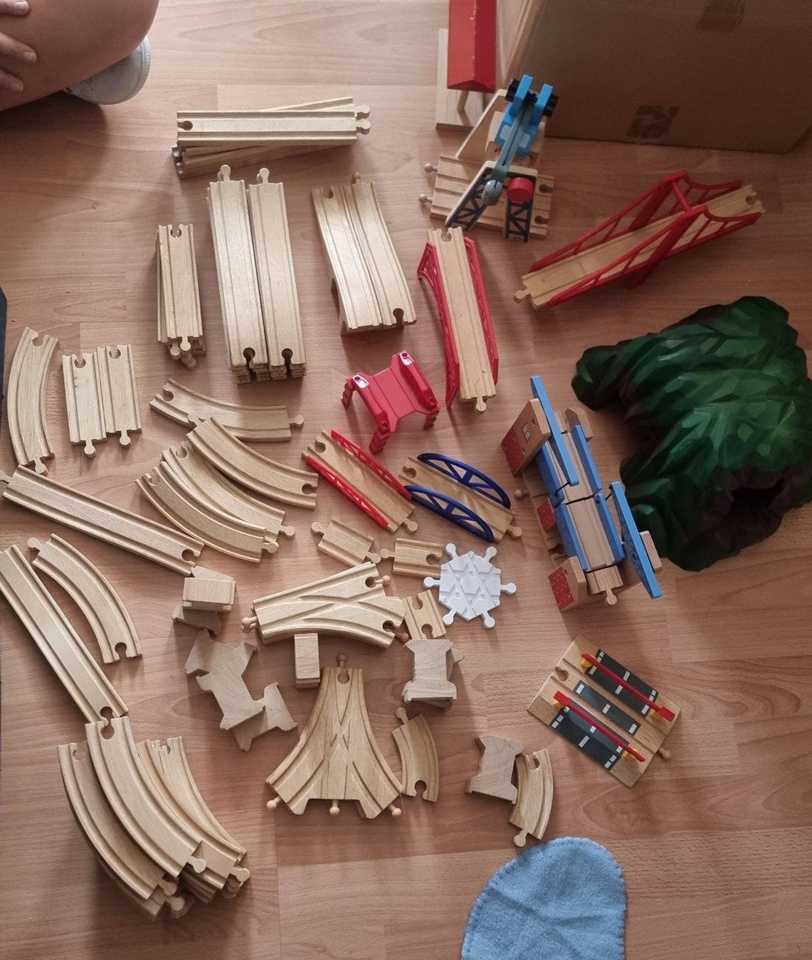 Bea Jouets: Grosses Holzeisenbahnset – D'occasion à Konolfingen par Goofy021 1