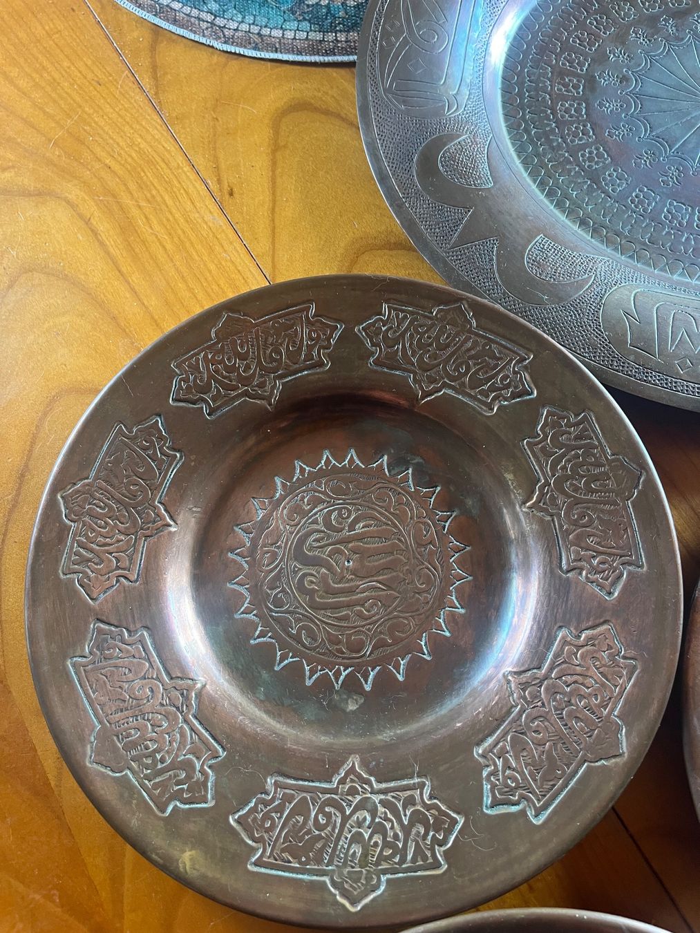 Tutte le decorazioni: Set aus 4 Metallteller orientalisches Muster – Usato da Balterswil venduto da AndreaBlume10 2
