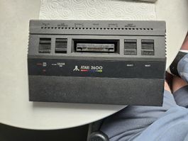 Atari 2600 Konsole mit Stargate 