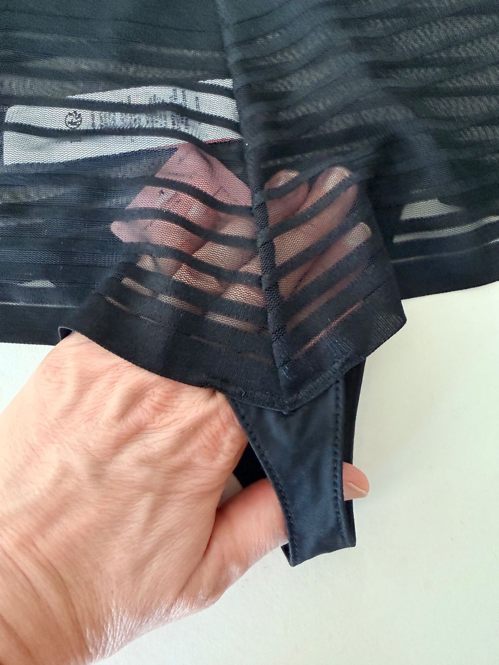 Hunkemöller Sonstige Unterwäsche: HUNKEMÖLLER, String Strip INVISIBLE, Grösse S, Farbe Schwarz – Neu und originalverpackt aus Rudolfstetten von gst_g7xl 3