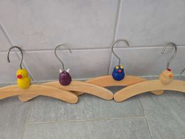 4 Kinderkleiderbügel Holz mit Tiermotiven, Top Zustand
