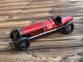 Deko Fiat Oldtimer-Rennauto