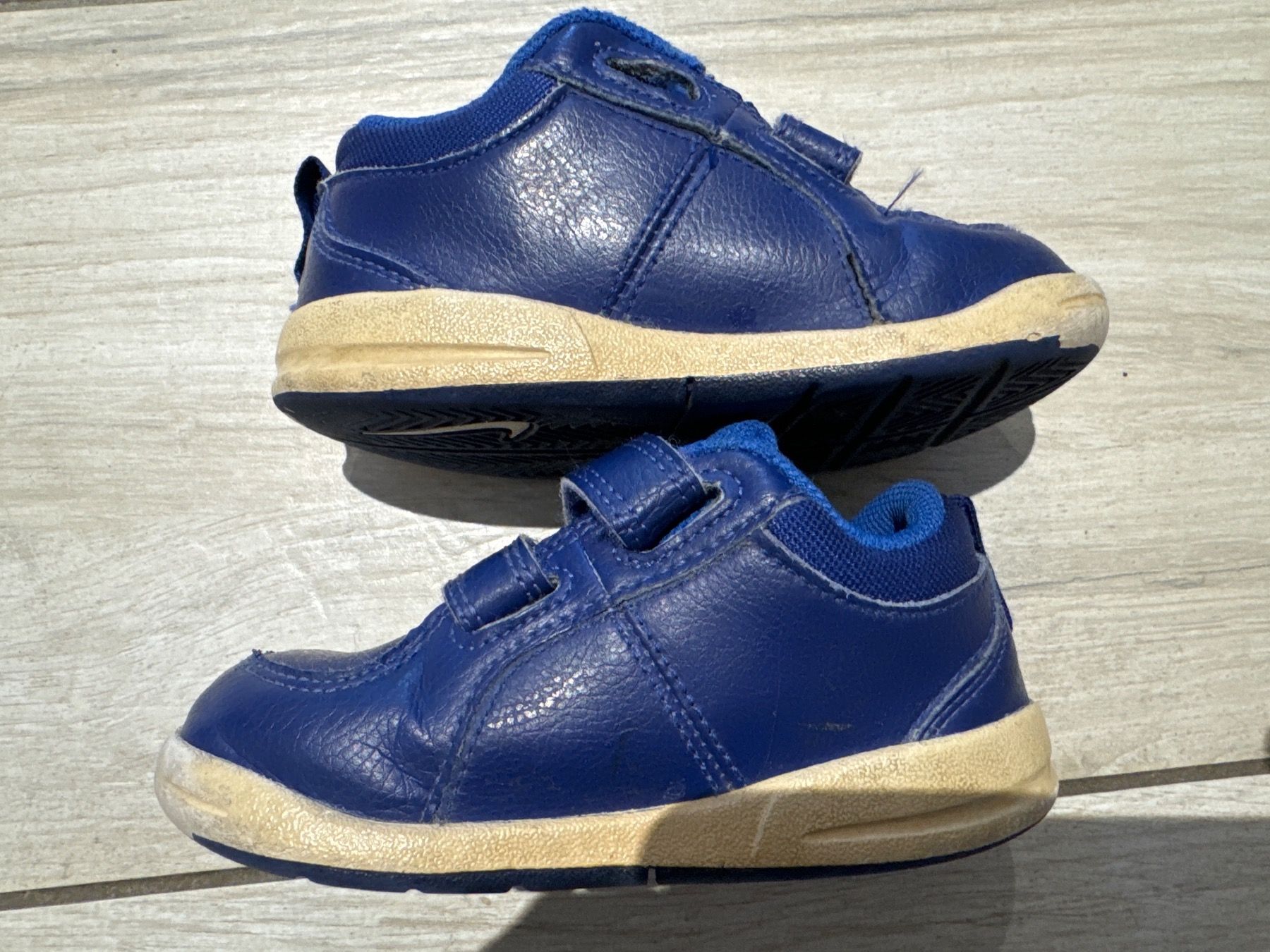 Nike Scarpe per ragazzi: Nike Turnschuhe Gr 25 – Usato da Gelterkinden venduto da Familienferien 1