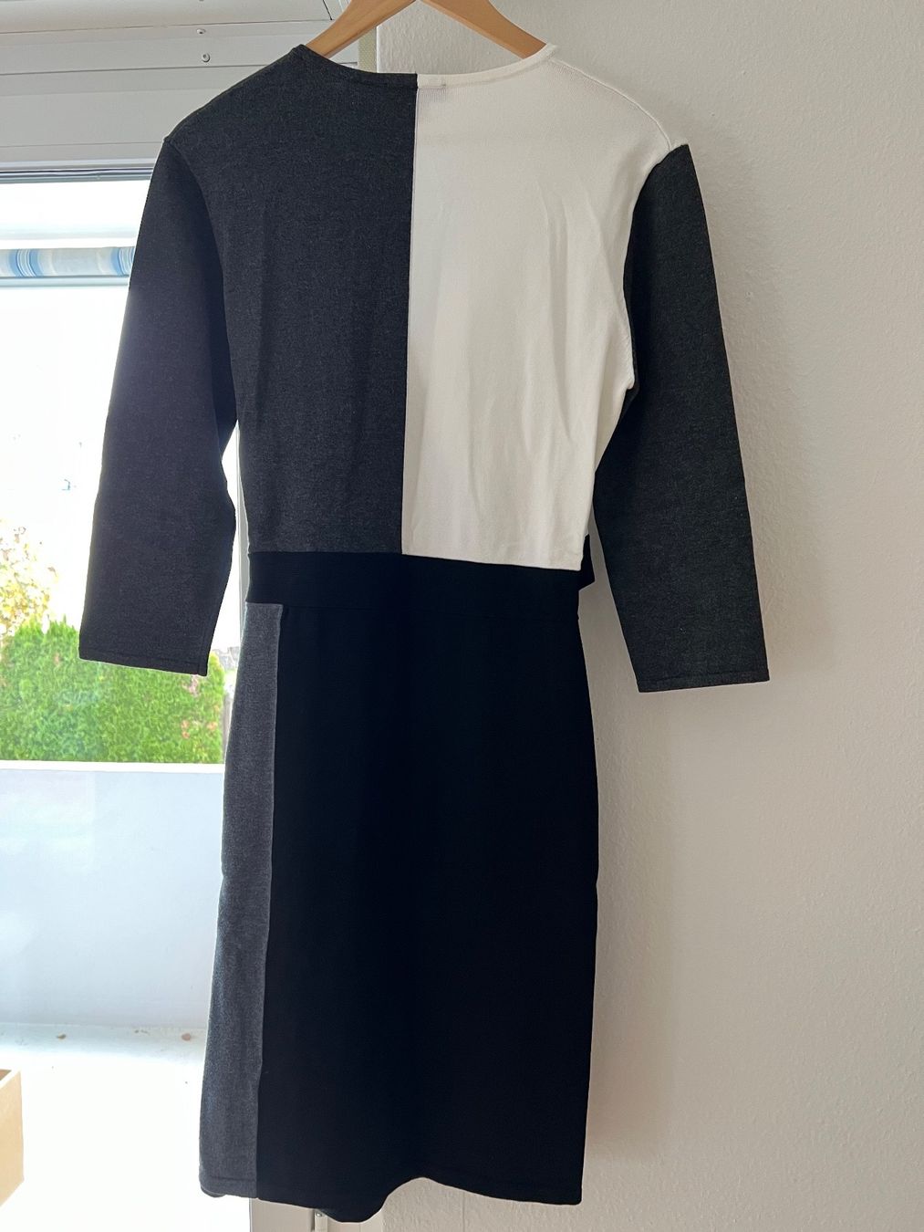 Kleider: Winter Damen kleid Phase Eight 40 – Gebraucht aus Nürensdorf von and_5tlm 2