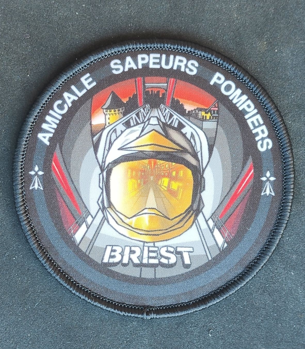 Toppe: Pompier France – Nuovo e nell'imballaggio originale da Payerne venduto da jacmar
