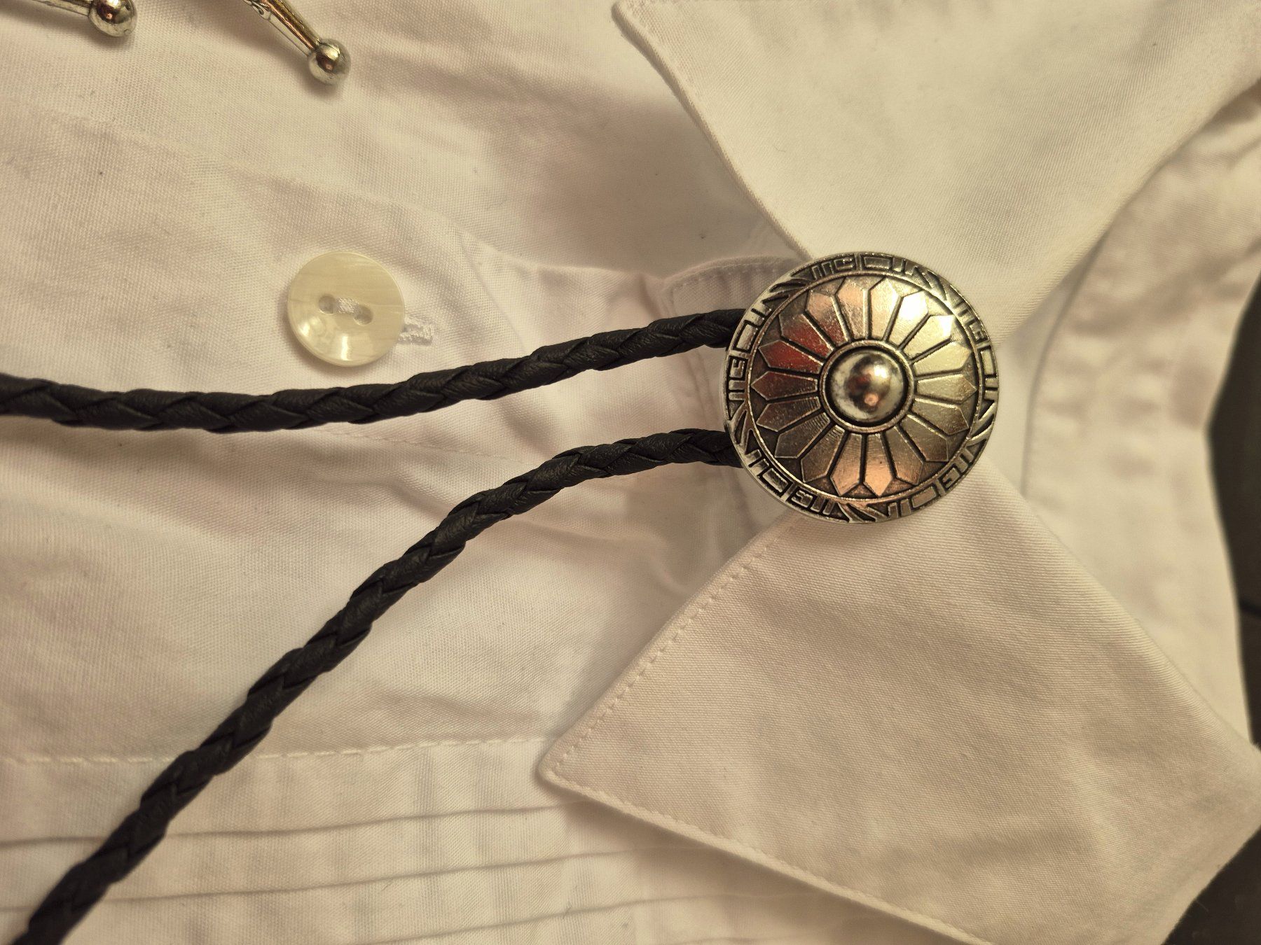Cravatte: 46) Bolo-Tie Westernkrawatte Concho Muster Silber – Nuovo e nell'imballaggio originale da Aeschau venduto da AtelierAltholz 6