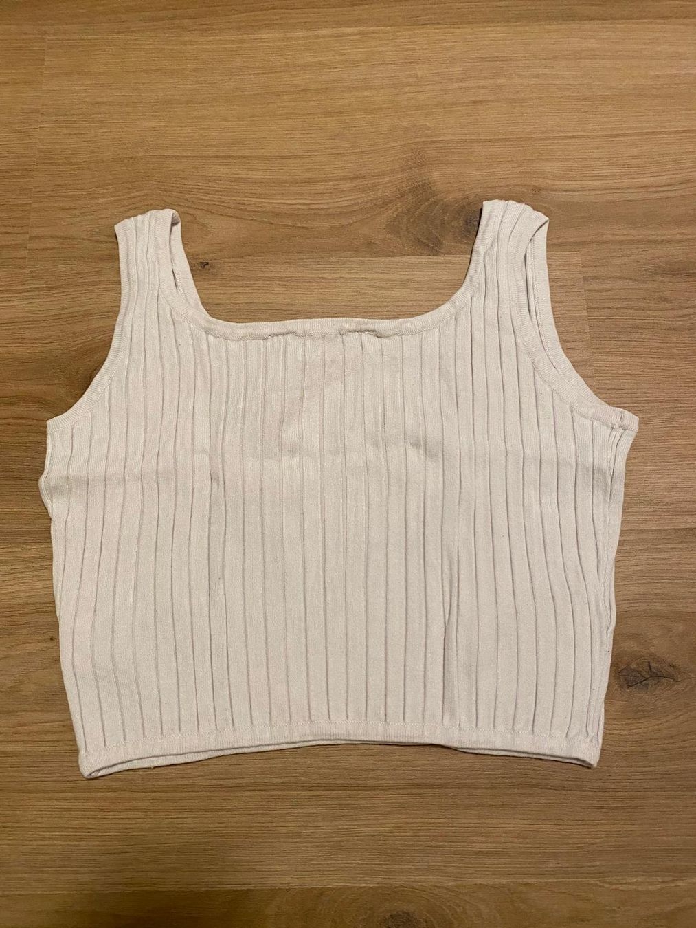 H&M Tops: Crop top blanc cassé rayé H&M – Gebraucht aus Delémont von elena_neuhaus 1