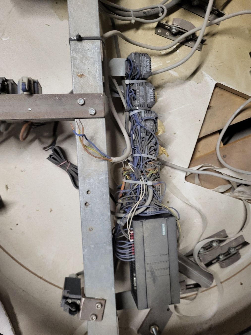 Siemens Sistema di controllo: Drehsystem mit Steuerung Siemens – Difettoso da Brunnen venduto da Burger_king 2