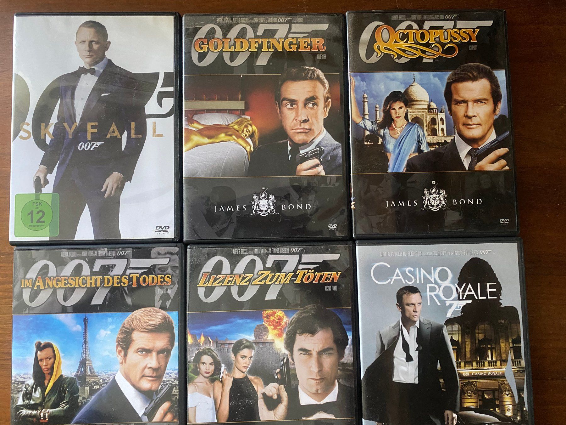 Tutti i DVDs: James Bond 8 DVD's 442 – Usato da Stäfa venduto da elcondor245