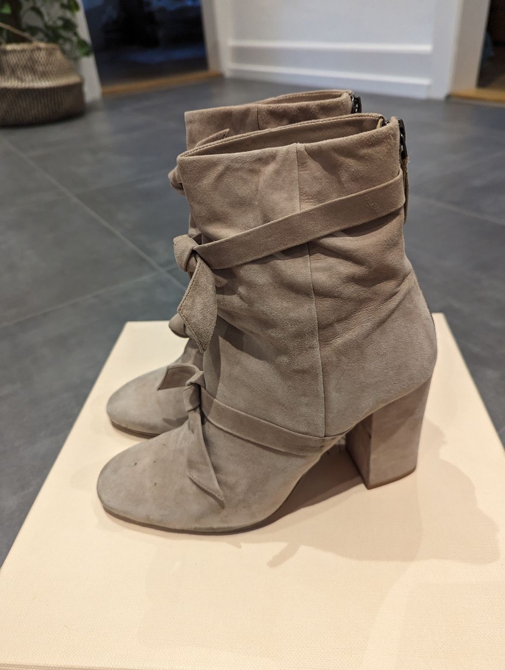 Scarpe da donna: Ankle boots/ Alexander Birman – Usato da Bern venduto da LoreCuPi