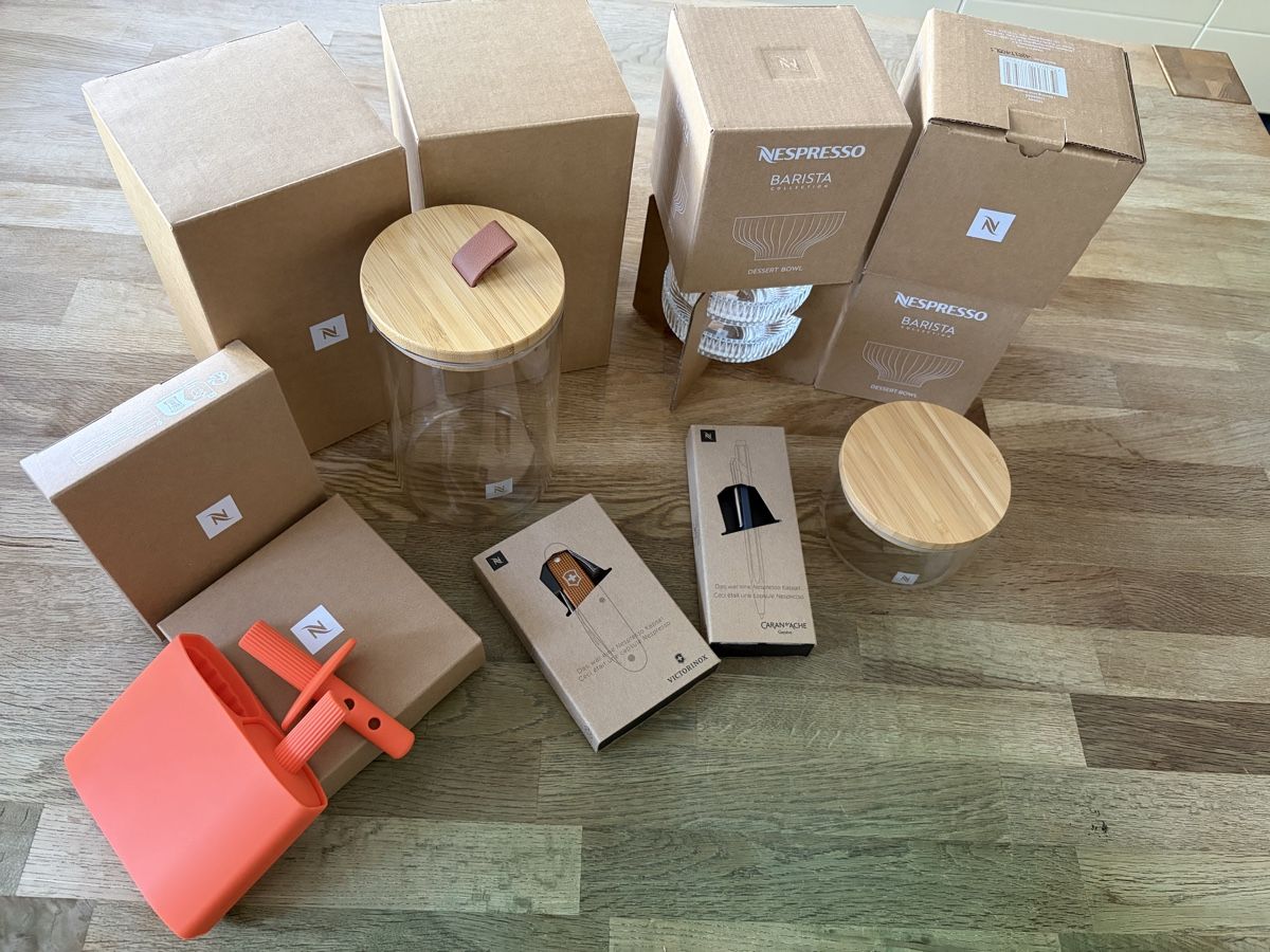 Services de table: Nespresso Set – Neuf avec emballage d'origine à Deitingen par pipeline81