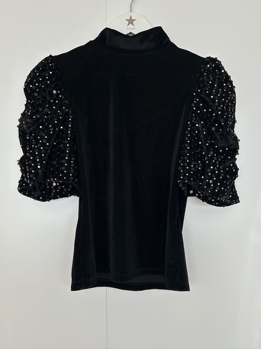 Desigual Top: Desigual party top – Nuovo (secondo la descrizione) da Hermance venduto da Madi_26