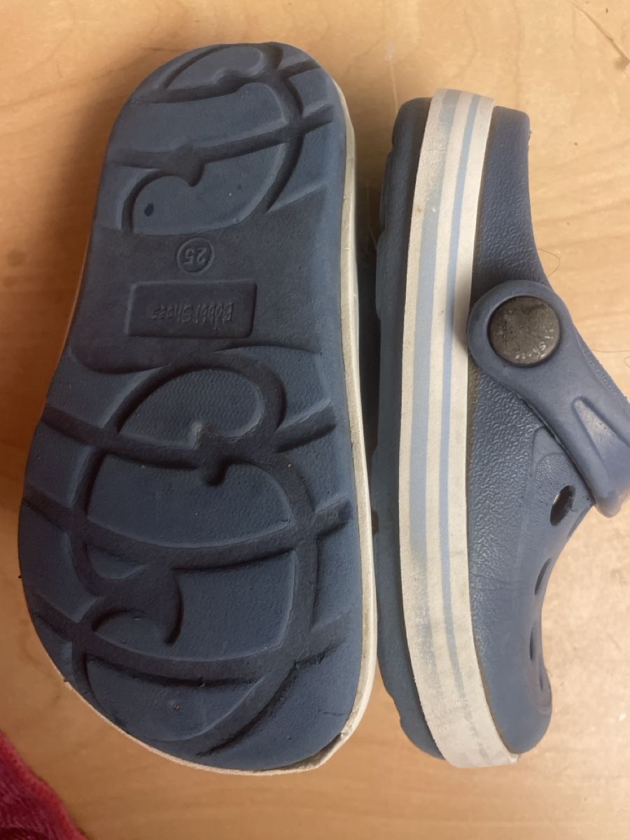 Scarpe per ragazzi: Kinder Clogs Gr. 25 dunkelblau  – Usato da Obergerlafingen venduto da cabo4 2