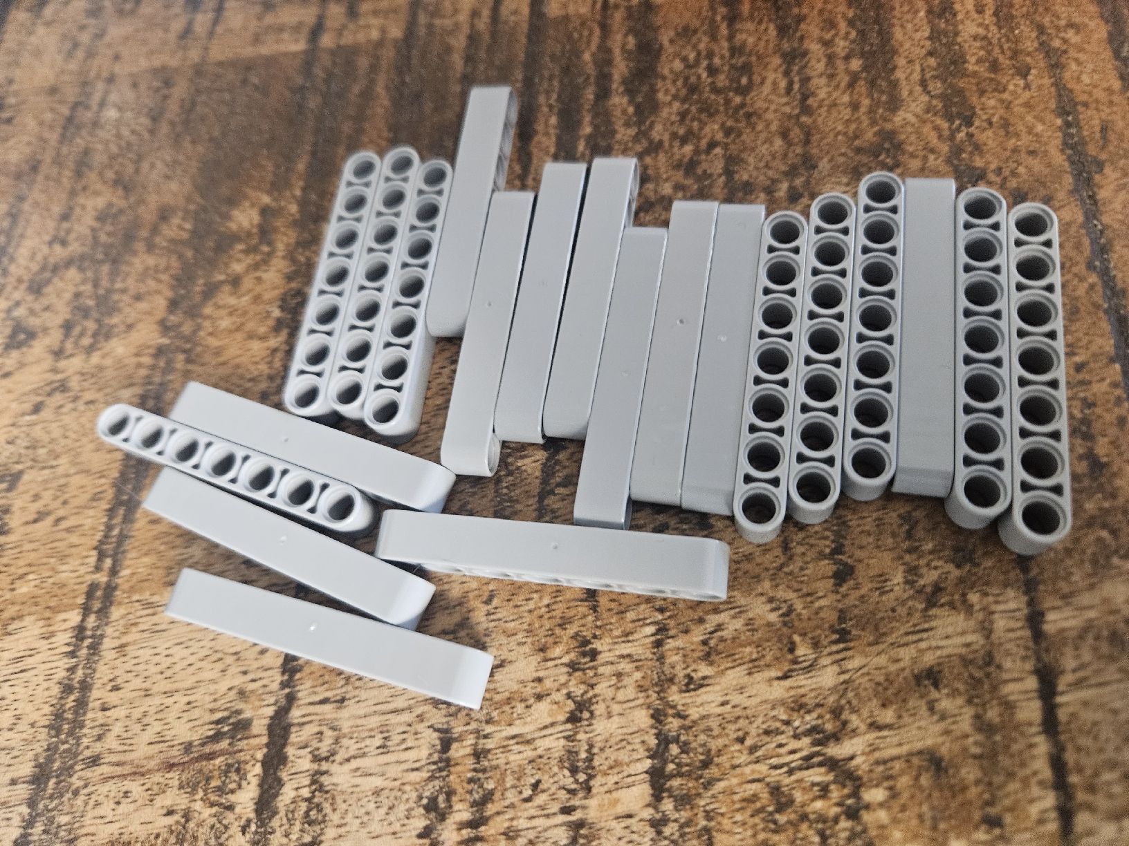 Lego Kit di costruzioni: lego 32524 lot de 20 pièces Light Bluish Gray Technic, – Usato da Confignon venduto da Ecrofigs 1