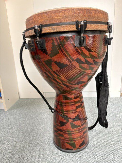 Strumenti musicali: Djembe 14 Zolll – Usato da Unterseen venduto da schoggimousse 1