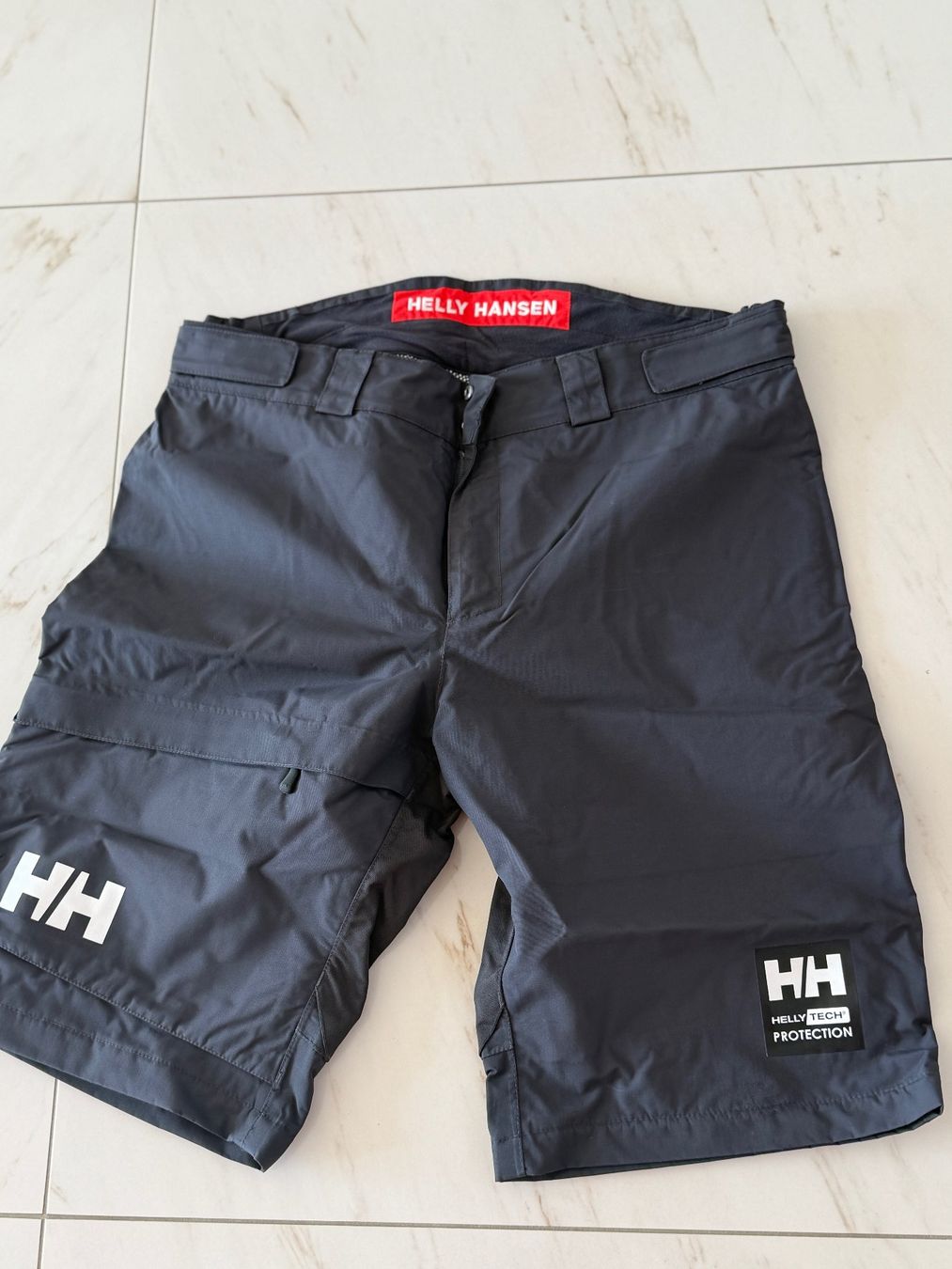 Helly Hansen Pantaloni: Kurze Boardshorts HELLY HANSEN – Usato da Besazio venduto da fh18