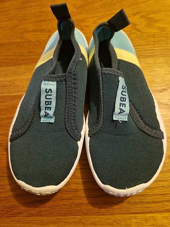 Decathlon Scarpe per ragazzi: Chaussures aquatiques taille 30-31 – Usato da Villars-sur-Glâne venduto da Mark_988 3