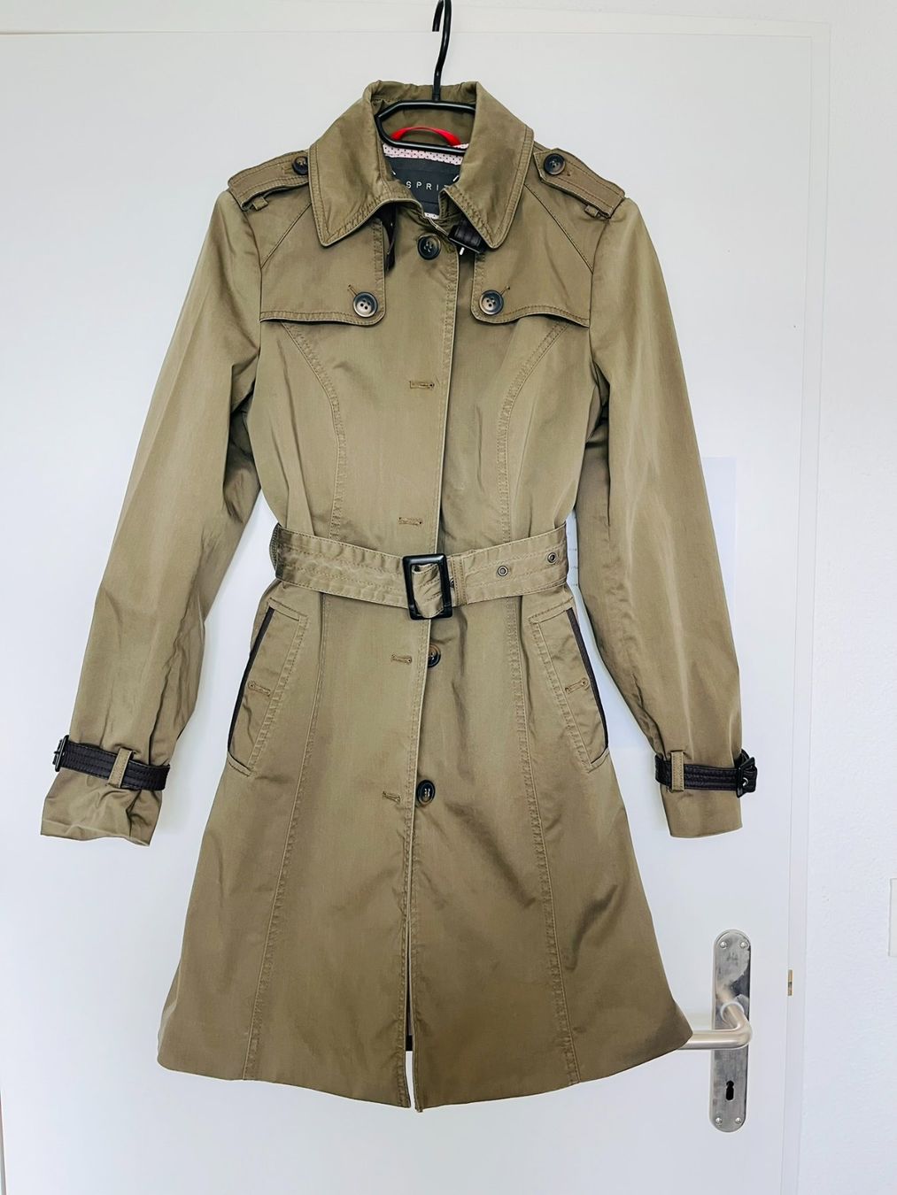 Esprit Cappotti: Trenchcoat Esprit - Khaki – Usato da Remigen venduto da vicunja