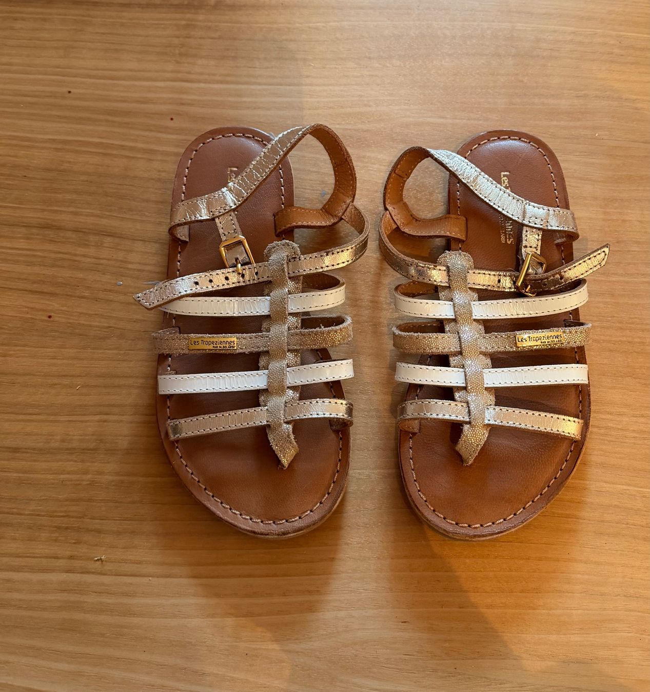 Scarpe per ragazze: Sandale Gr. 31 Gold/Weiss – Usato da Ebnat-Kappel venduto da Blue_Angel_26