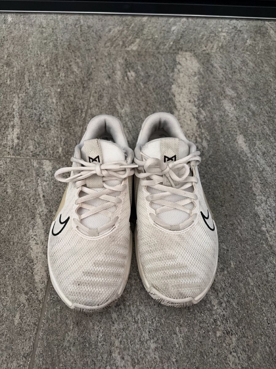 Nike Scarpe da donna: Sneakers Nike  – Usato da Davesco-Soragno venduto da Chichijango
