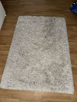 Kuscheliger Teppich in Hellgrau (125 x 180)