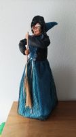 Halloween Deko: Charmante, alte Hexe mit Besen, Top! (52)