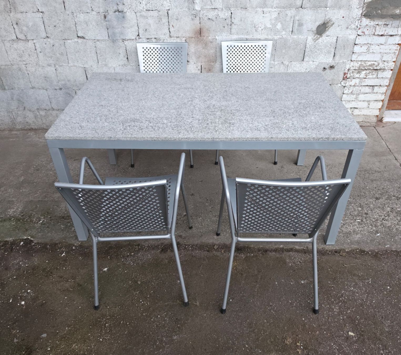 Tavoli: Granittisch mit 4 Stühlen – Usato da Etzgen venduto da juj_b678 1