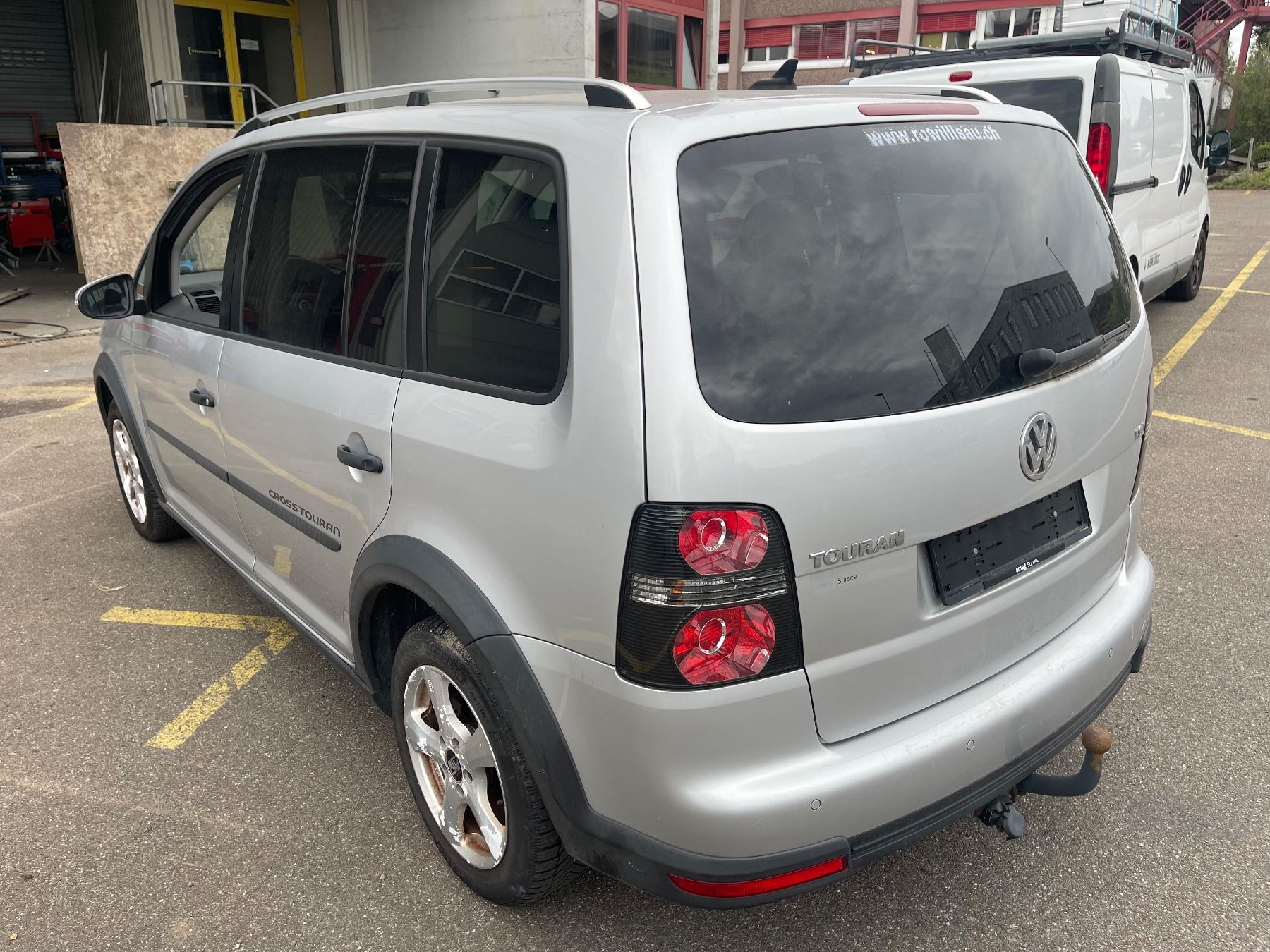 VW Autos: VW Cross Touran 1.4 TSI 7 Plätzer – Gebraucht aus Winterthur von CamperBau 1
