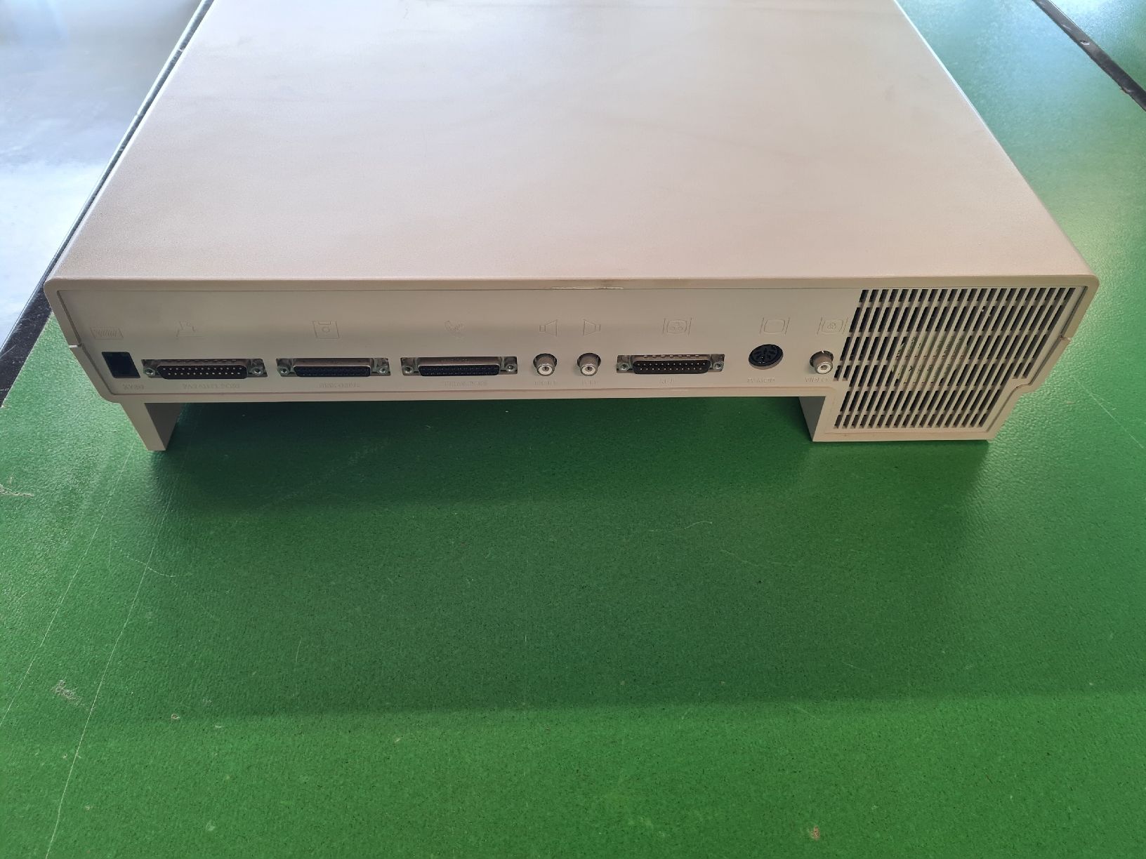 Commodore PC: Commodore Amiga 1000, mit Originalverpackung und Zubehör – Usato da Derendingen venduto da CompiDD 2