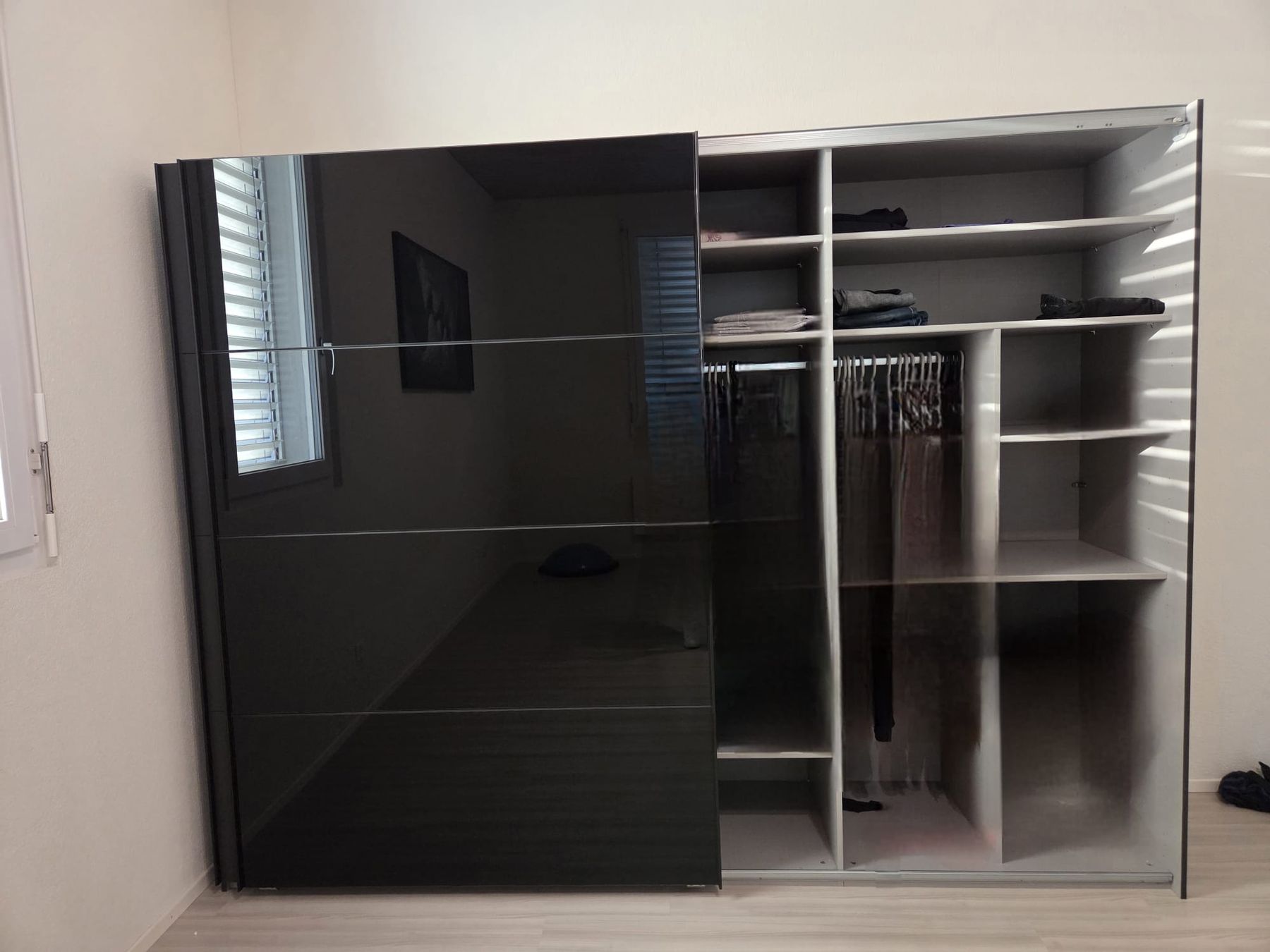 Armadi: Schwebetürenschrank, neu und ungebraucht – Nuovo (secondo la descrizione) da Hirschthal venduto da Protec0 1