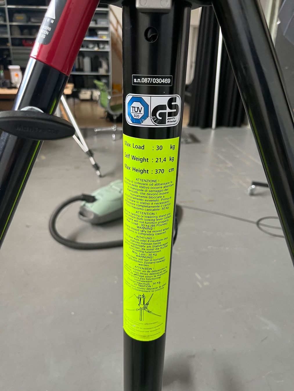 Manfrotto Treppiedi & Teste: MANFROTTO Mega Boom + Wind Up Lampentstativ + Rollen – Usato da Liebefeld venduto da Orvin2534 1