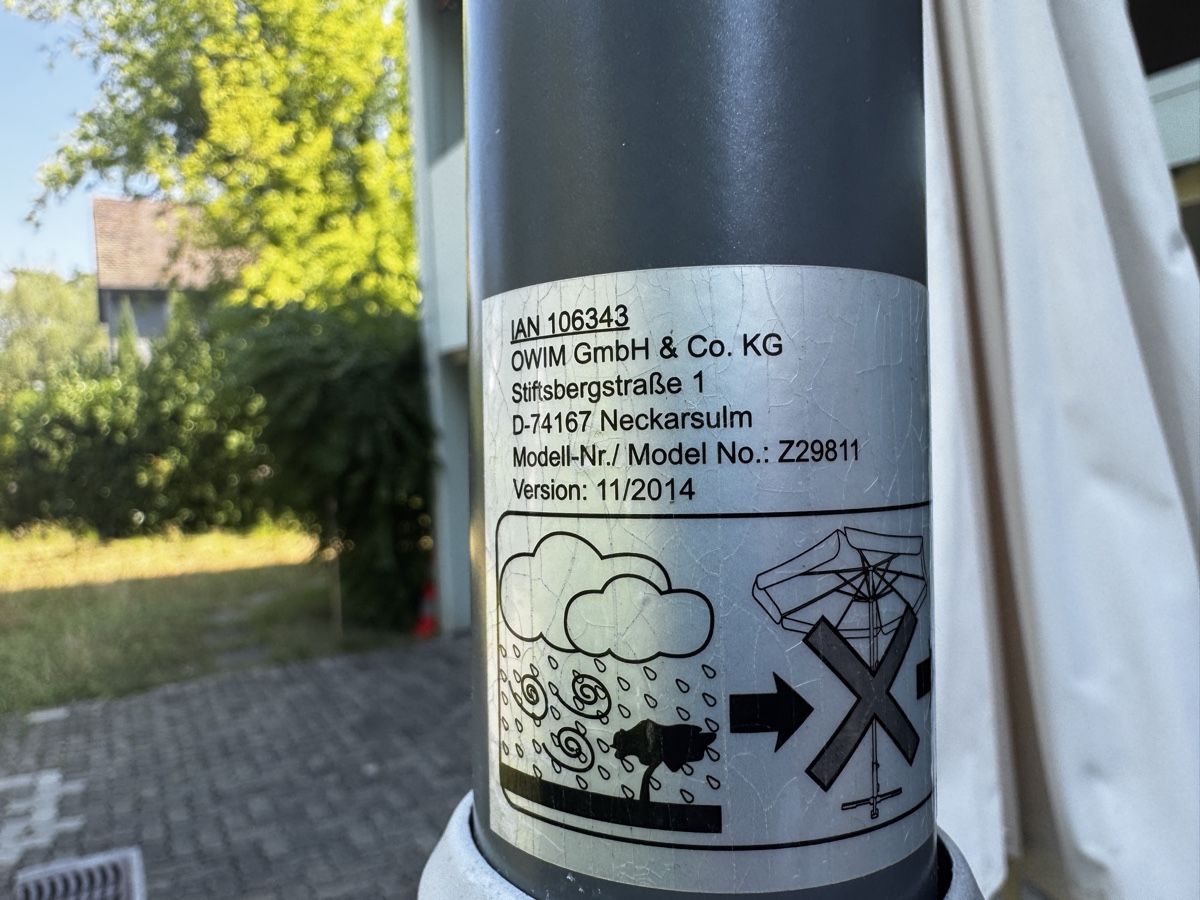 Parasols: Sonnenschirm Hängeschirm weiss mit Plattenständer – D'occasion à Basel par bau_6tk8 1