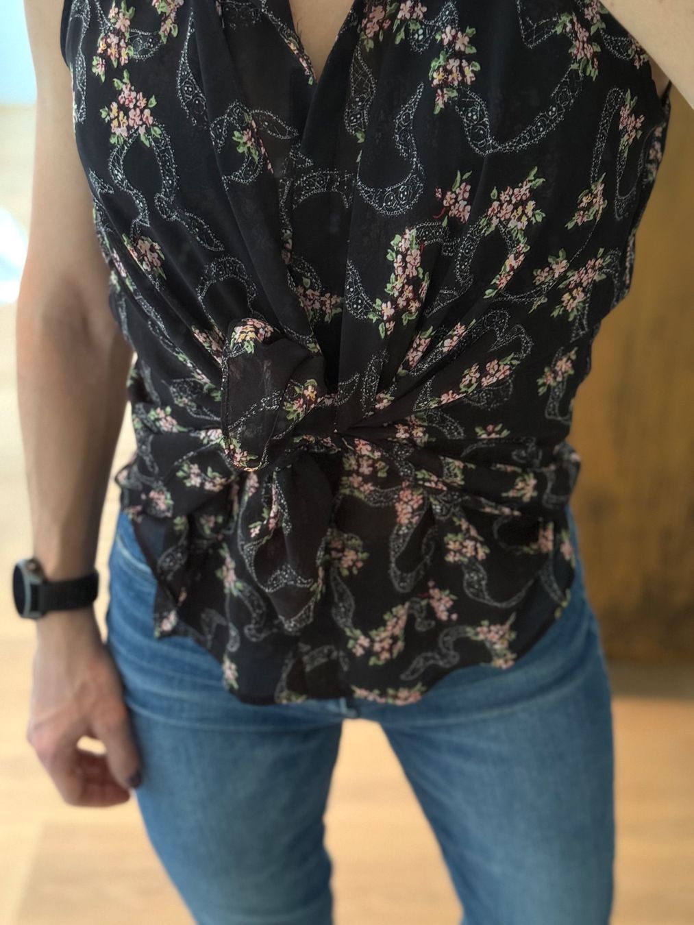 Guess Camicette: Guess ärmellose Bluse – Usato da Oberwil-Lieli venduto da Claudine_1988