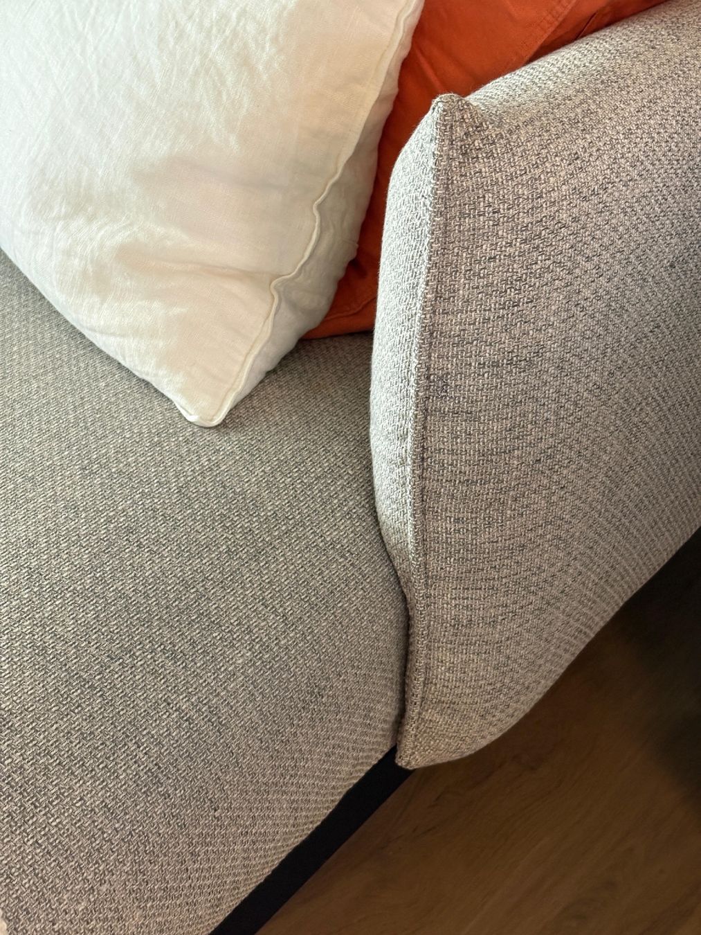 Ikea Sofas: IKEA ÄPPLARYD 4er-Ecksofa mit Récamiere hellgrau – D'occasion à St.Gallen par reLapseOne 2