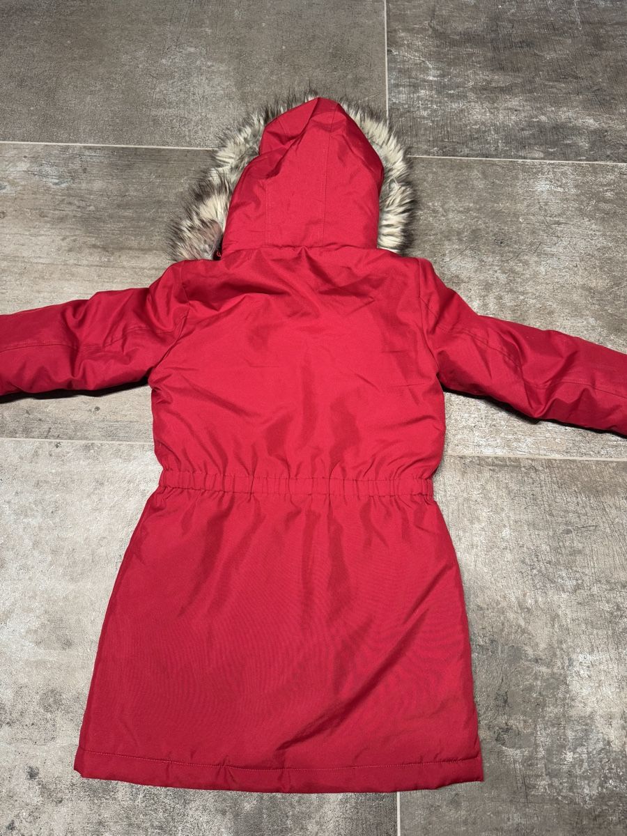 Only Giacche: Rote Winterjacke mit Kunstfellkapuze – Usato da Sempach venduto da Chanti__ 1