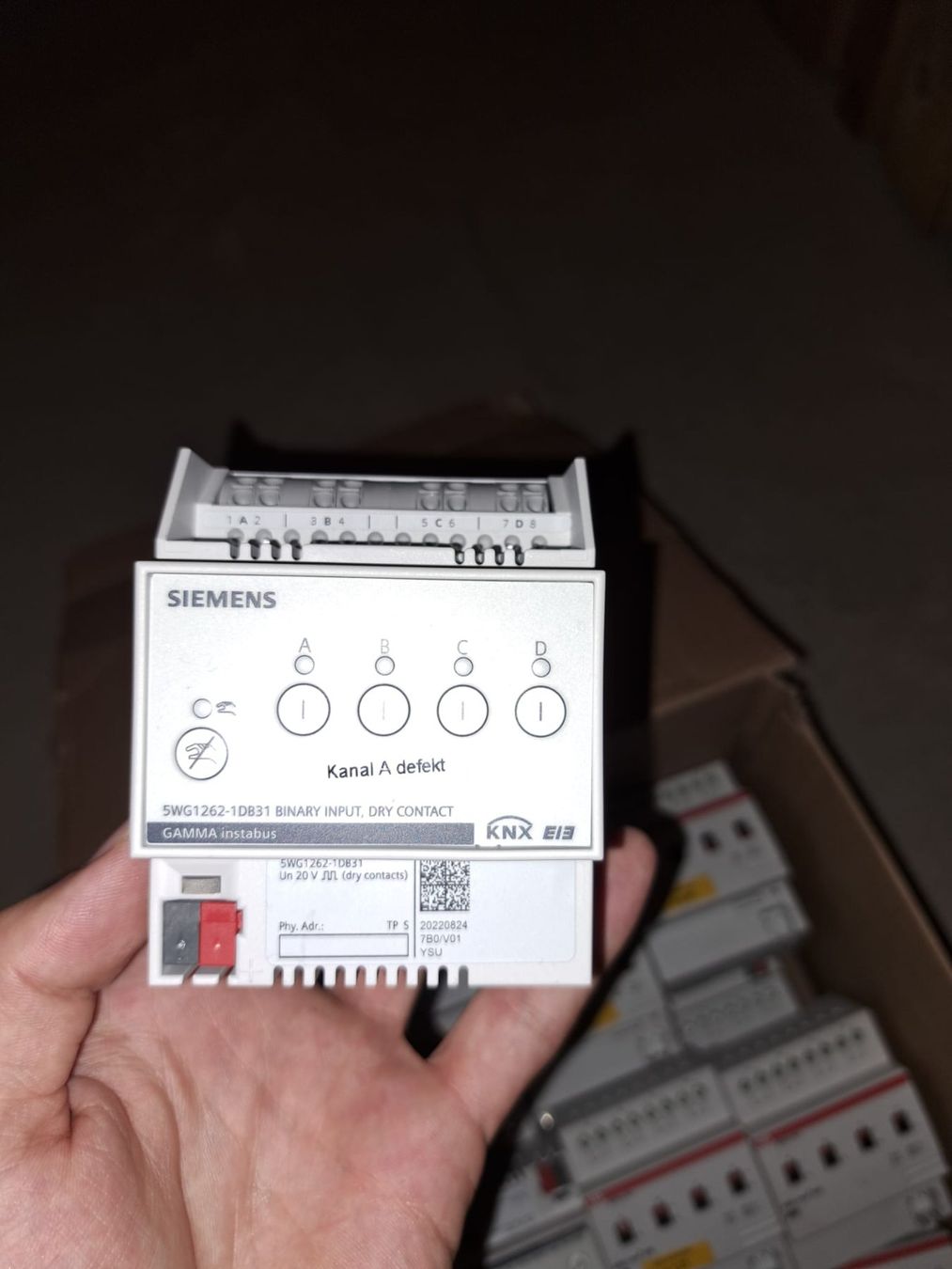Siemens Componenti elettronici: Siemens KNX Eingang Binary Input 5WG1262-1DB31 – Difettoso da Weesen venduto da menthor
