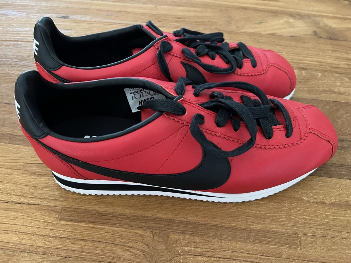 Nike Herrenschuhe: Nike Schuhe Rot Schwarz Groesse 42 – Gebraucht aus Buchs AG von Balisto0