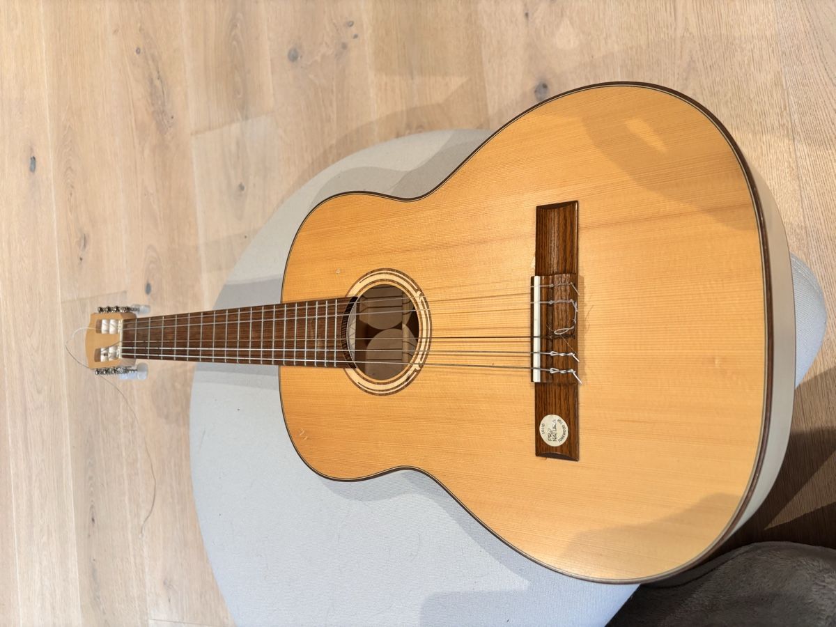 Instruments de musique: Gitarre Kinder Holz – D'occasion à Birmensdorf ZH par Erikastrasse17 1