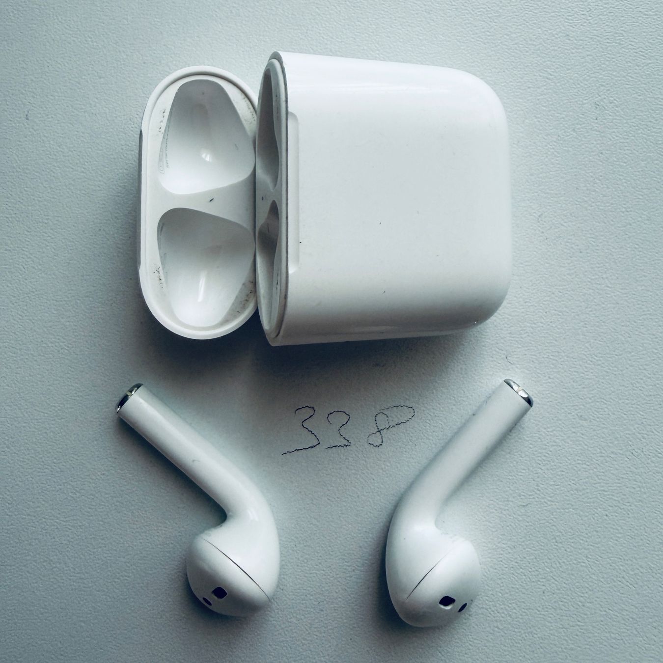 Apple Kopfhörer: Original Apple AirPods 2 Gen. Wireless Kopfhörer & Case – Gebraucht aus Basel von MY.AIRPODS.SHOP 2