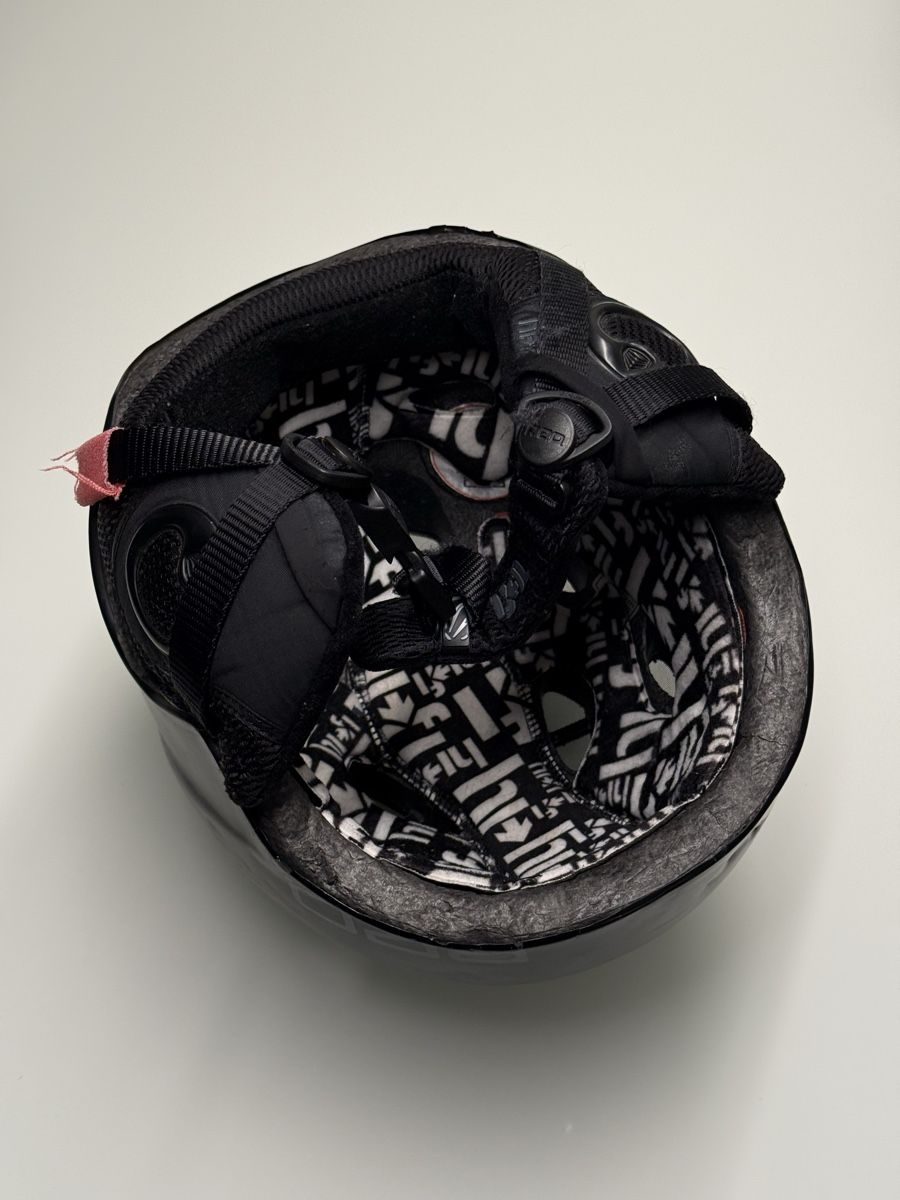Caschi: Schwarzer Ski/Snowboard Helm – Usato da Basel venduto da FrozenFire 3