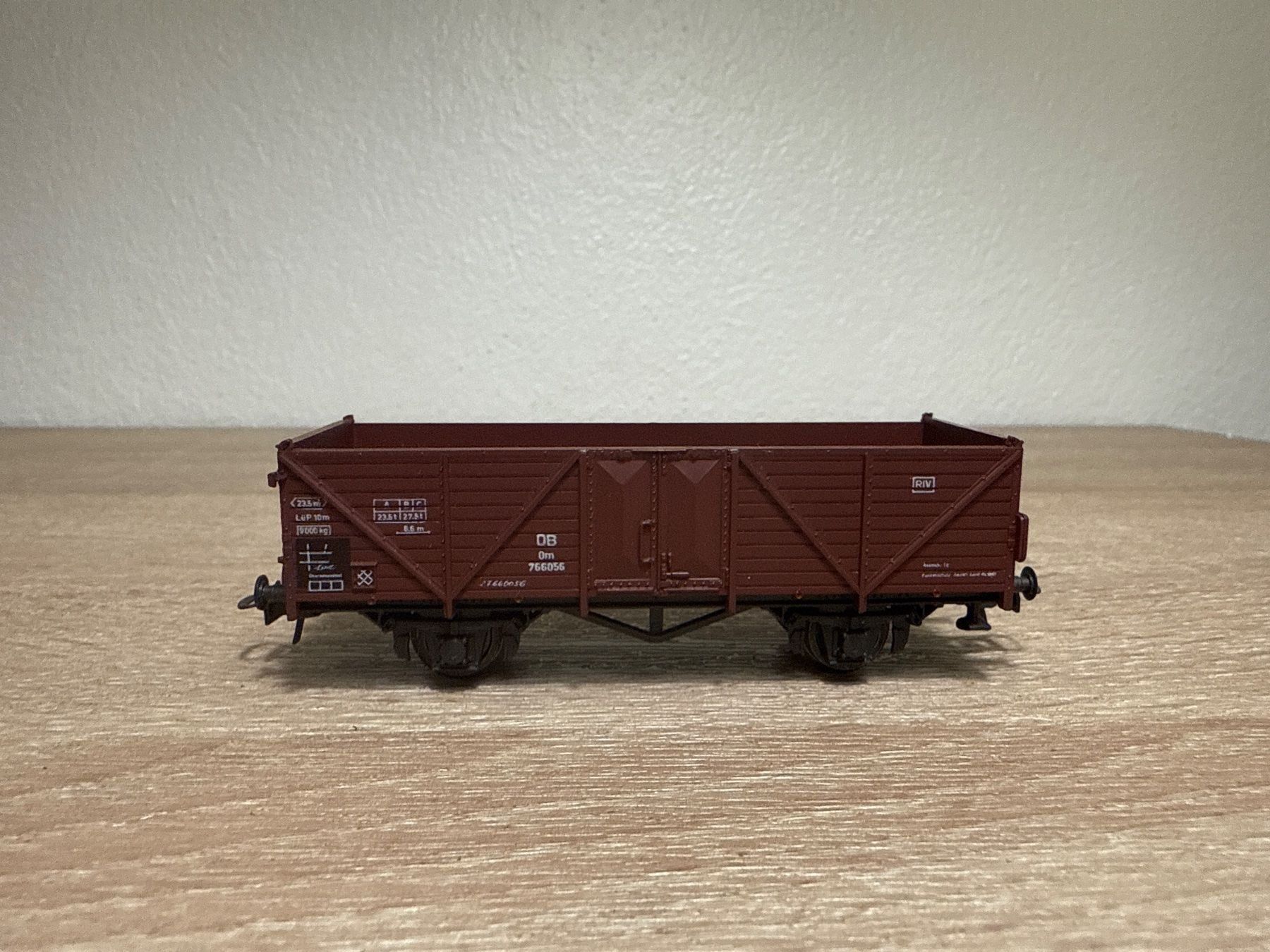 Roco Modellini di ferrovie: Roco Güterwagen DB H0 (87) – Usato da St-Aubin-Sauges venduto da Lo_Go