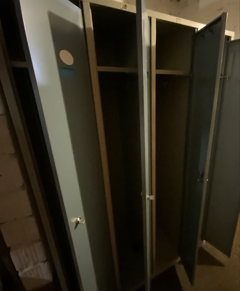 Garderobe: Garderobeschrank grau – Gebraucht aus Kerzers von Donegal-Kerzers 1