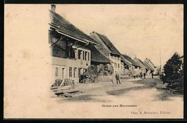 Hornussen, Strassenpartie mit Passanten